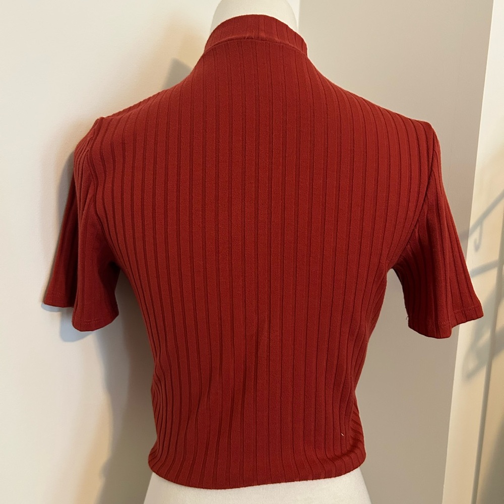 Red Ribbed Deep V-Neck Short Sleeve Top - Picture 2 of 4